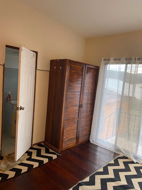 Mini-apartment, for one person, no pets, there is garage, with services, not internet. Deposit.