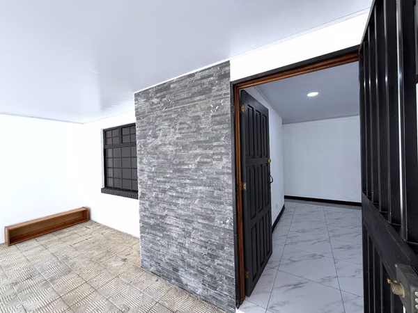 ALQUILER CASA DE UN NIVEL RENOVADA EN SABANILLA DE MONTES DE OCA CERCA DEL COLEGIO METODISTA