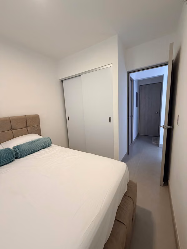 Apartamento Amoblado en venta en Sky House, San Jose cerca Parque de la Paz