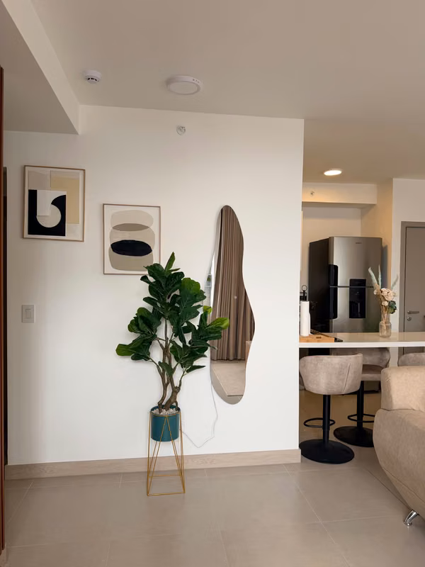 Apartamento Amoblado en venta en Sky House, San Jose cerca Parque de la Paz