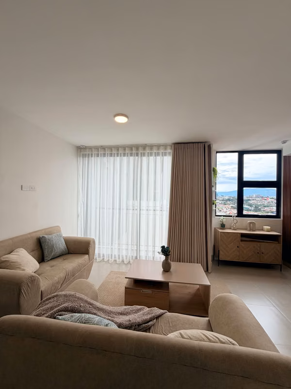 Apartamento Amoblado en venta en Sky House, San Jose cerca Parque de la Paz