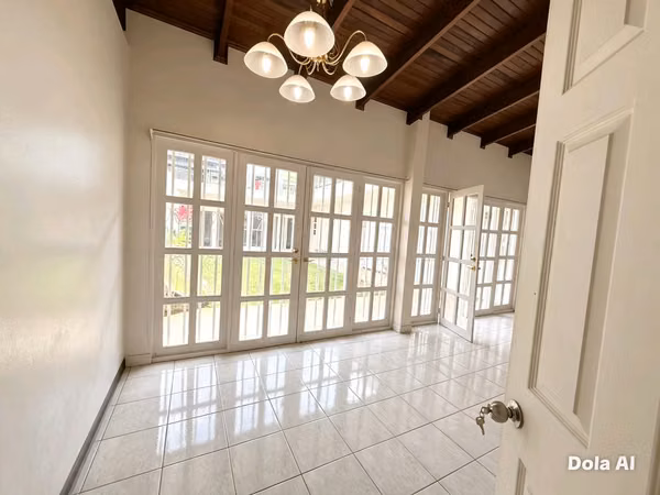 Alquiler de  Casa 6 habitaciones Barrio Dent