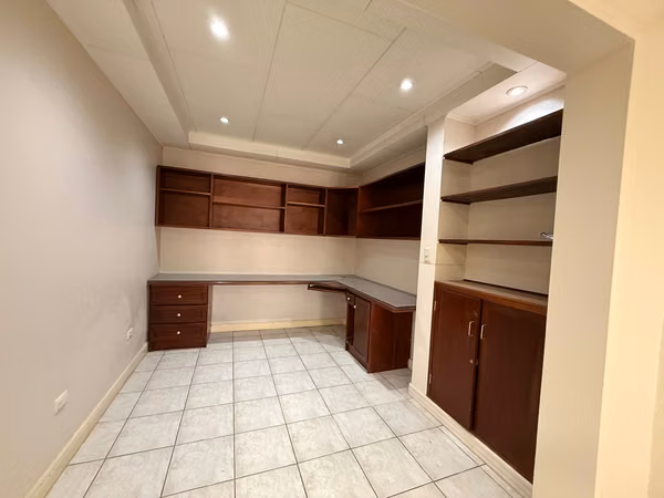 Alquiler de  Casa 6 habitaciones Barrio Dent