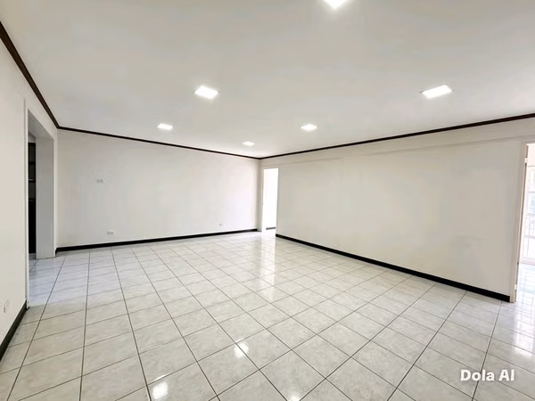 Alquiler de  Casa 6 habitaciones Barrio Dent