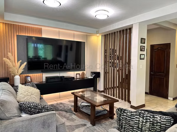 Venta de Casa con patio en La Ribera, Belén 