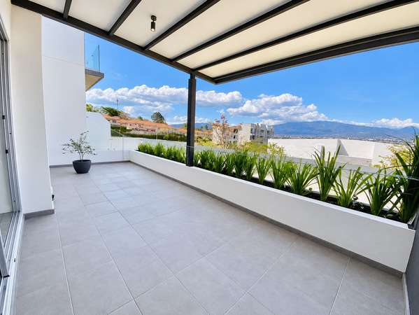 4 / Sale / Luxury Apartment / Exclusive Condo / North Guschipelin / Insurance