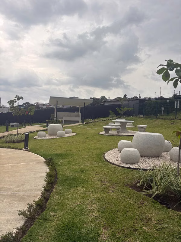 Se alquila hermosa casa en Condominio, NUEVA PARA ESTRENAR!