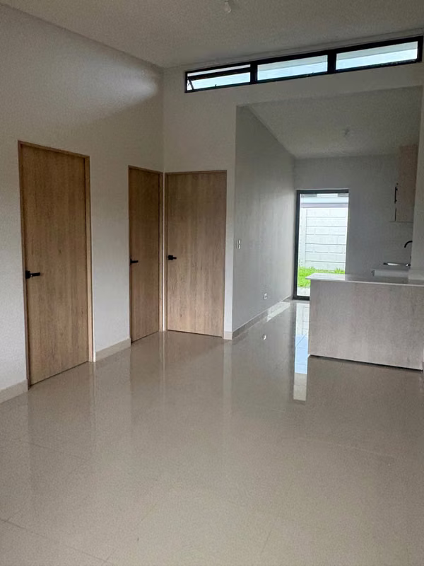 Se alquila hermosa casa en Condominio, NUEVA PARA ESTRENAR!