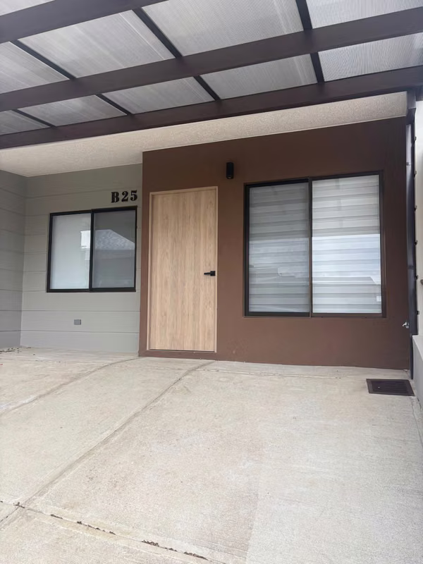 Se alquila hermosa casa en Condominio, NUEVA PARA ESTRENAR!