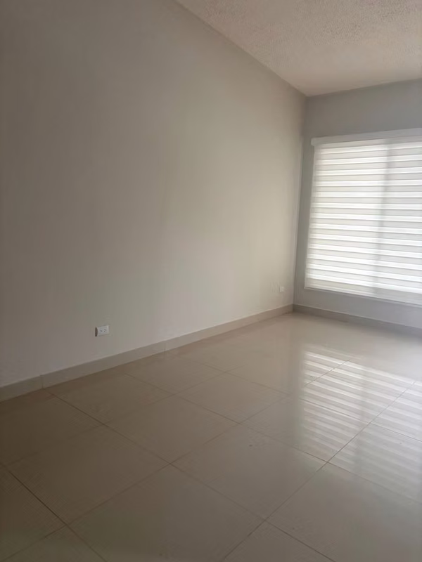 Se alquila hermosa casa en Condominio, NUEVA PARA ESTRENAR!