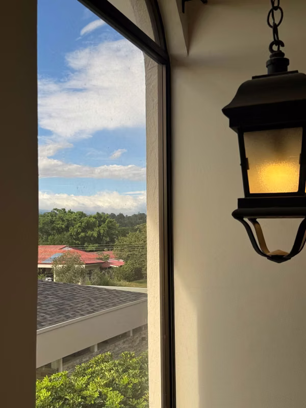 Casa de 3 Habitaciones con Piscina y Gran Lote en Venta en Hacienda Los Reyes