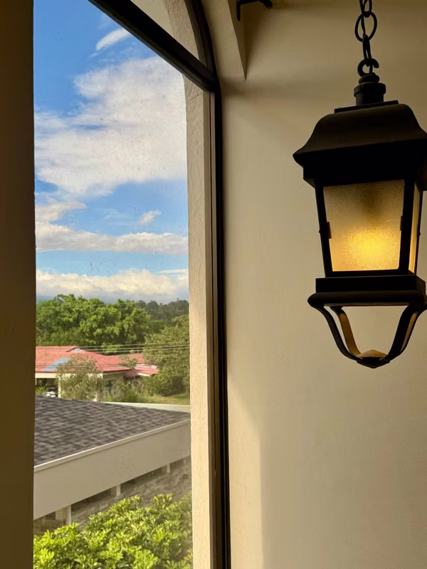 Casa de 3 Habitaciones con Piscina y Gran Lote en Venta en Hacienda Los Reyes