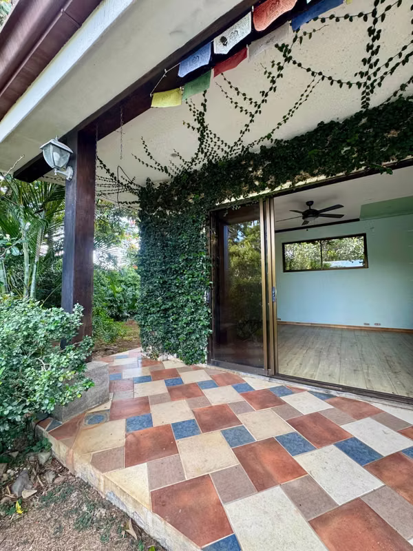 Casa de 3 Habitaciones con Piscina y Gran Lote en Venta en Hacienda Los Reyes