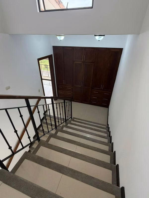 ¡CASA AMPLIA EN ALQUILER EN HACIENDA LOS REYES – LA GUÁCIMA, ALAJUELA!