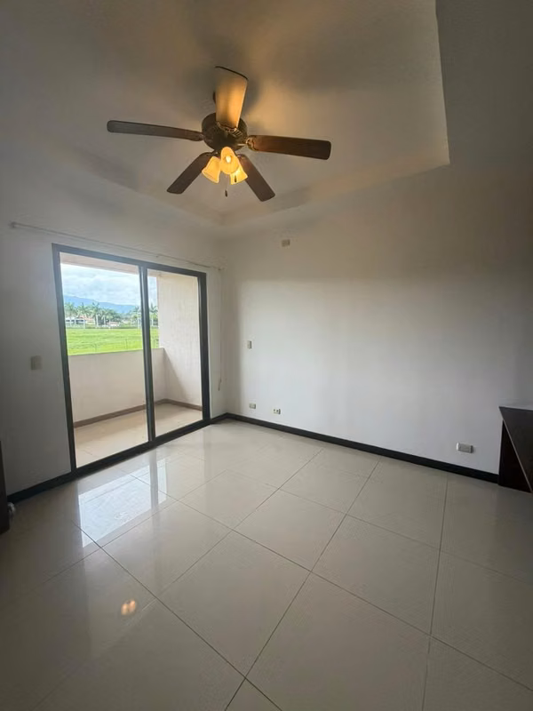 ¡CASA AMPLIA EN ALQUILER EN HACIENDA LOS REYES – LA GUÁCIMA, ALAJUELA!