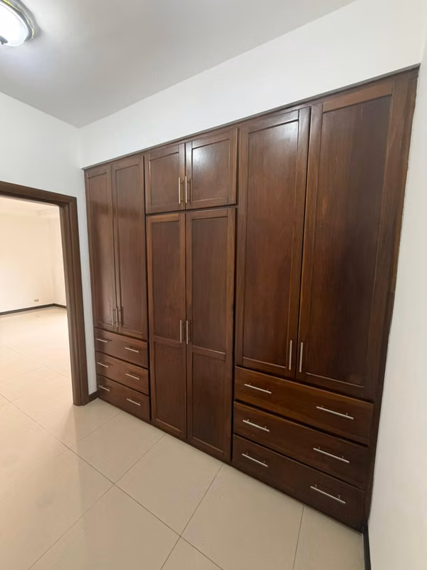 ¡CASA AMPLIA EN ALQUILER EN HACIENDA LOS REYES – LA GUÁCIMA, ALAJUELA!