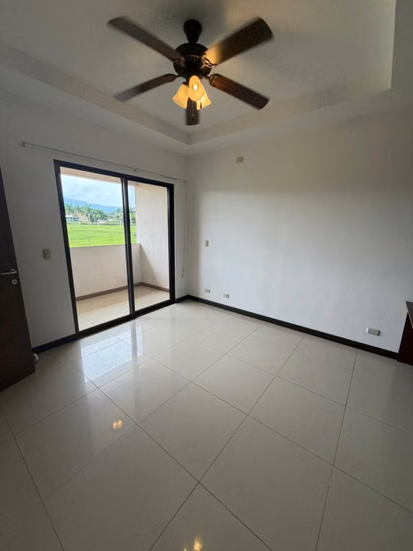 ¡CASA AMPLIA EN ALQUILER EN HACIENDA LOS REYES – LA GUÁCIMA, ALAJUELA!