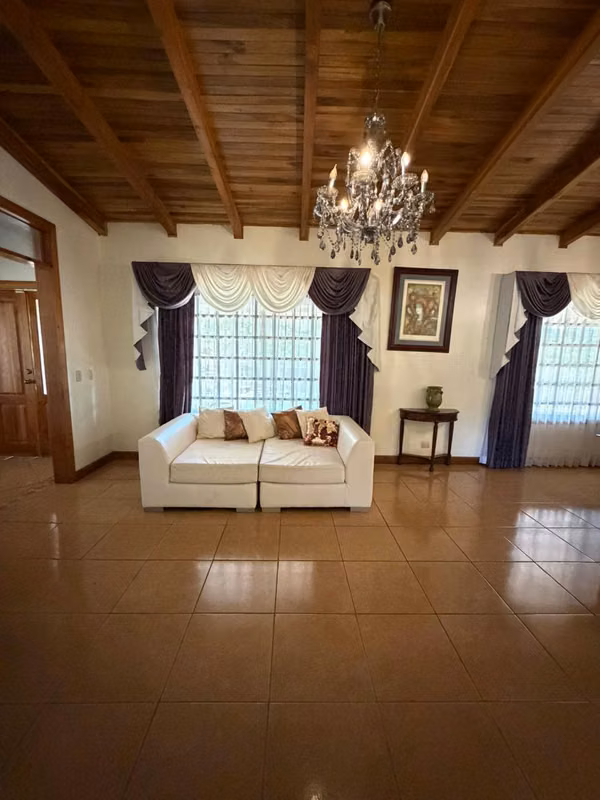 ALQUILER DE CASA TIPO HACIENDA SEMI AMUEBLADA EN TURRÚCARES DE ALAJUELA