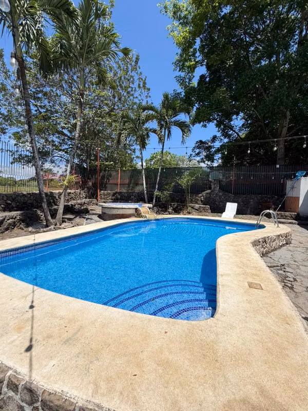 ALQUILER DE CASA TIPO HACIENDA SEMI AMUEBLADA EN TURRÚCARES DE ALAJUELA