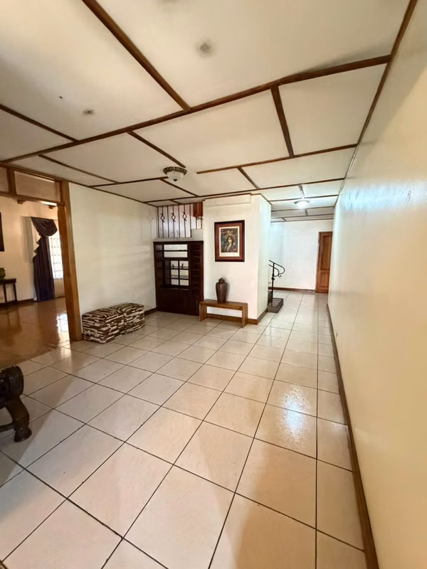 ALQUILER DE CASA TIPO HACIENDA SEMI AMUEBLADA EN TURRÚCARES DE ALAJUELA