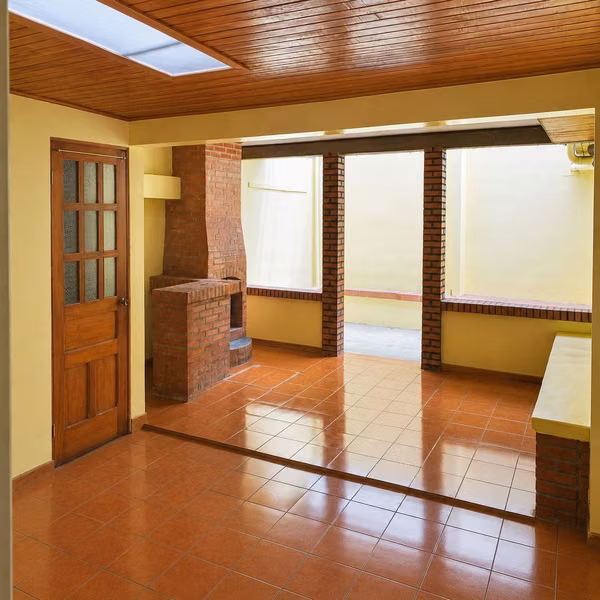 Se vende casa con cochera doble en Cartago centro, a minutos del TEC y los Tribunales