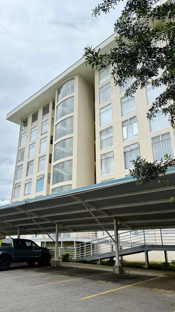 Venta de apartamento remodelado en San Francisco de Heredia, 5328