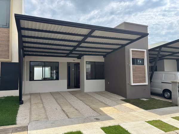 Venta de casa nueva en playa Herradura, 5521