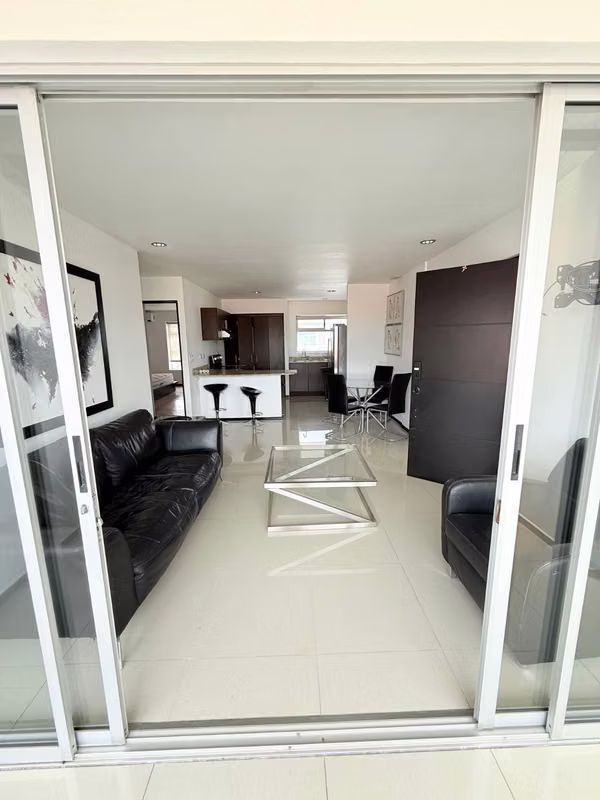Furnished apartment 2 rooms and 2 parking spaces in Pozos