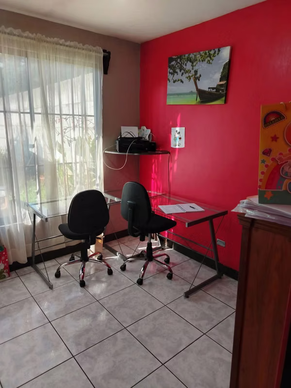 Se alquila casa.