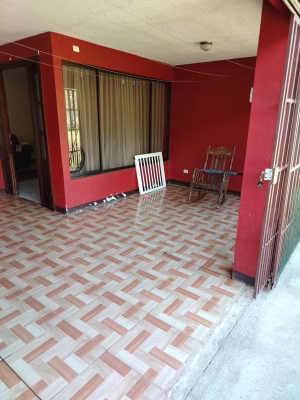 Se alquila casa.