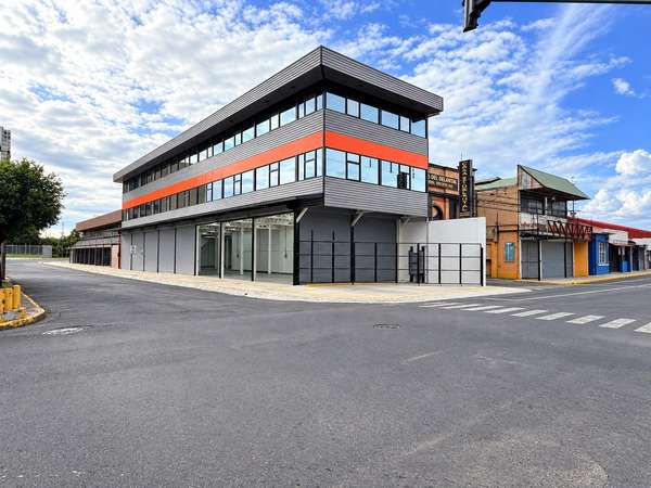 COMMERCIAL BUILDING AREA COCA COLA FOR RENT FOR SEVERAL PREMISES
