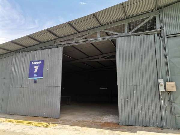 Commercial Winery of 158m ² with Office and Parking 24 / 7 in Santa Ana