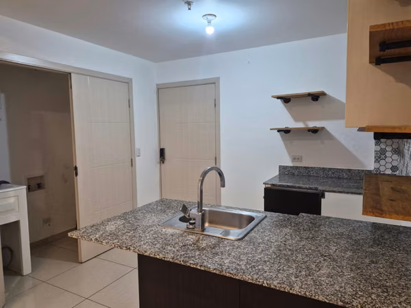 SE ALQUILA APARTAMENTO EN CONDOMINIO BAMBU 106 - ULLOA HEREDIA
