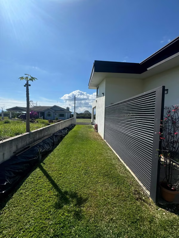 VENTA DE  CASA EN EXCLUSIVO CONDOMINIO EN LA GARITA DE ALAJUELA