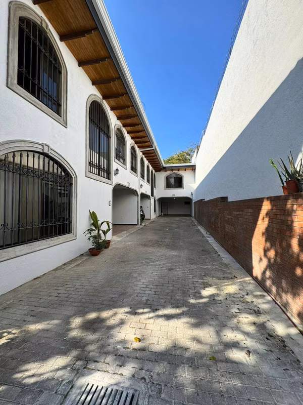 OPORTUNIDAD DE INVERSION,Se venden dos apartamentos en trejos, Montealegre, Escazú.