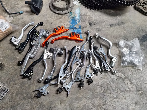 REPUESTOS Y ACCESORIOS PARA MOTOS KTM / BMW – NUEVOS Y USADOS – REMATE – ASCH