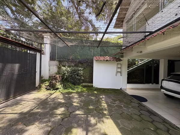 Escazú, San Rafael Preciosa casa con un jardín formidable #1161