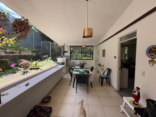 Escazú, San Rafael Preciosa casa con un jardín formidable #1161