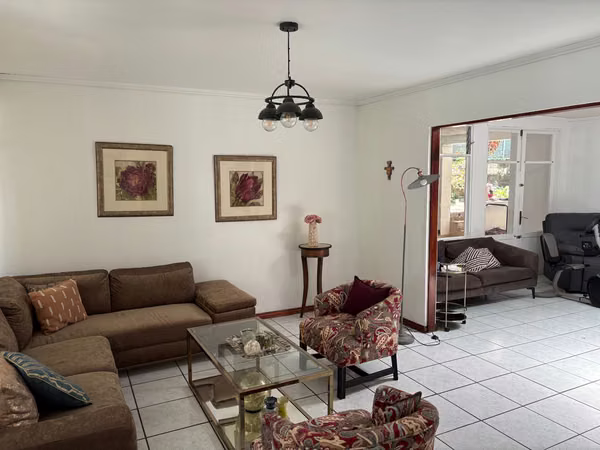 Escazú, San Rafael Preciosa casa con un jardín formidable #1161