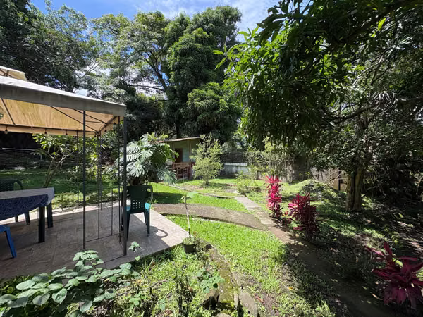 Escazú, San Rafael Preciosa casa con un jardín formidable #1161