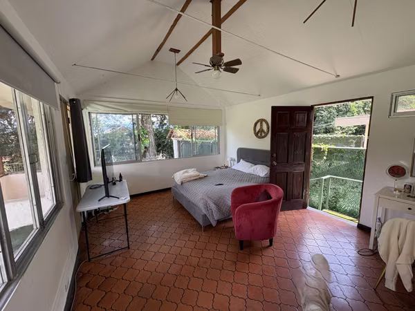 Escazú, San Rafael Preciosa casa con un jardín formidable #1161