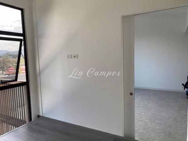 Apartamento en Alquiler | Escazú Village | Piso Alto y Vista a las Montañas