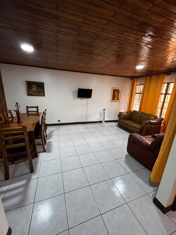 LARGE HOUSE RENTAL IN THE CENTER OF ALAJUELA