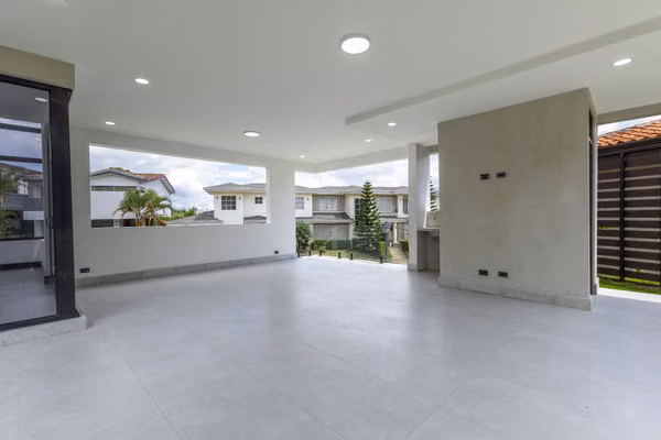 ¡Estrená casa con vista privilegiada en Condominio Tierras de Café, Ulloa de Heredia!