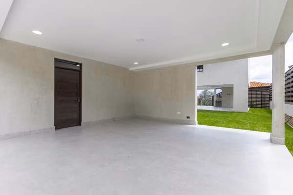 ¡Estrená casa con vista privilegiada en Condominio Tierras de Café, Ulloa de Heredia!