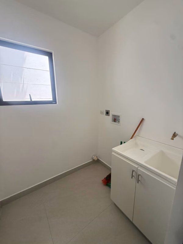 Se Vende Hermosa Casa para Estrenar  en Condominio Exclusivo en Lagunilla de Heredia.