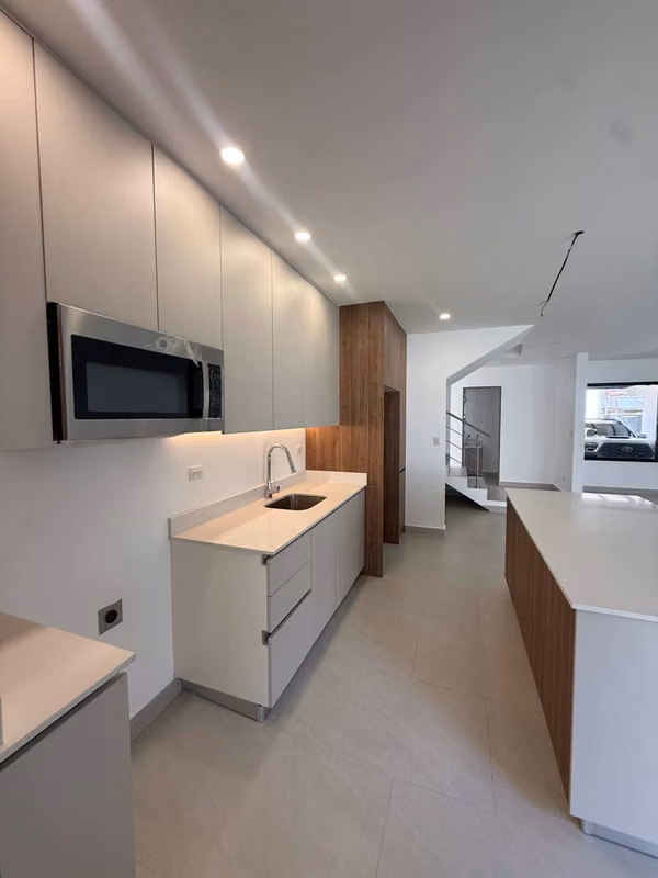 Se Vende Hermosa Casa para Estrenar  en Condominio Exclusivo en Lagunilla de Heredia.