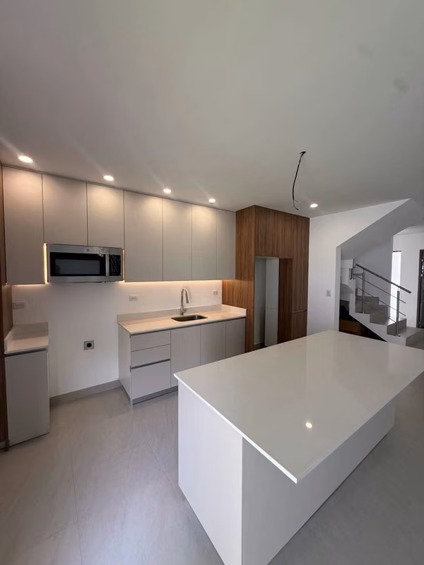 Se Vende Hermosa Casa para Estrenar  en Condominio Exclusivo en Lagunilla de Heredia.