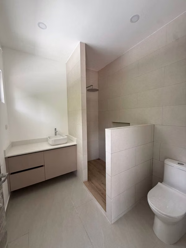 Se Vende Hermosa Casa para Estrenar  en Condominio Exclusivo en Lagunilla de Heredia.