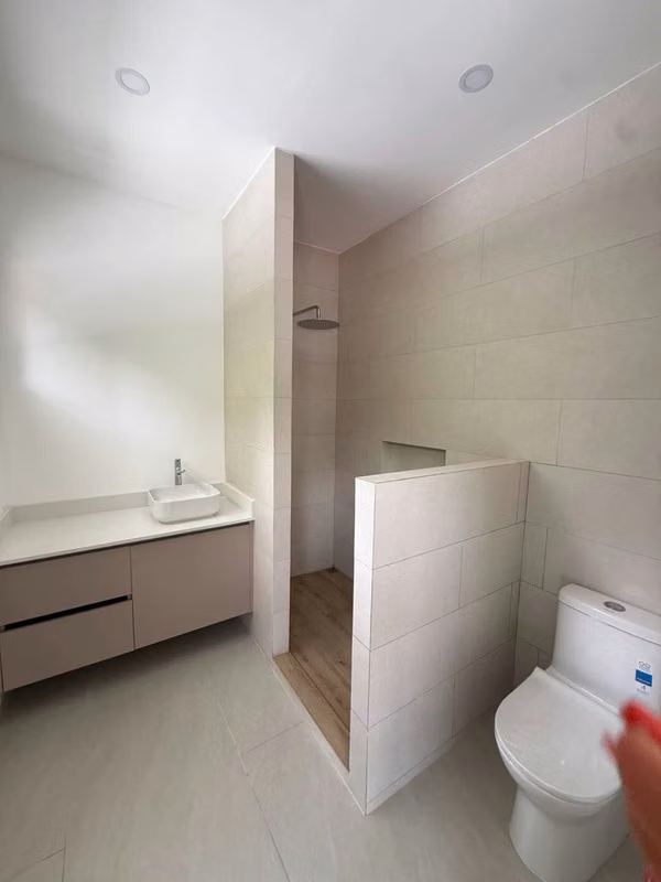 Se Vende Hermosa Casa para Estrenar  en Condominio Exclusivo en Lagunilla de Heredia.